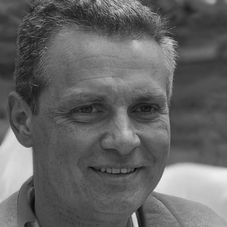 Νίκος Θεοδωράκης, συντάκτης